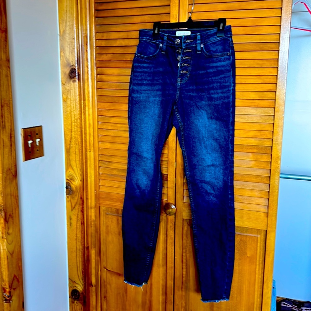 Shyanne skinny jeans raw hem size 25 NWOT high rise